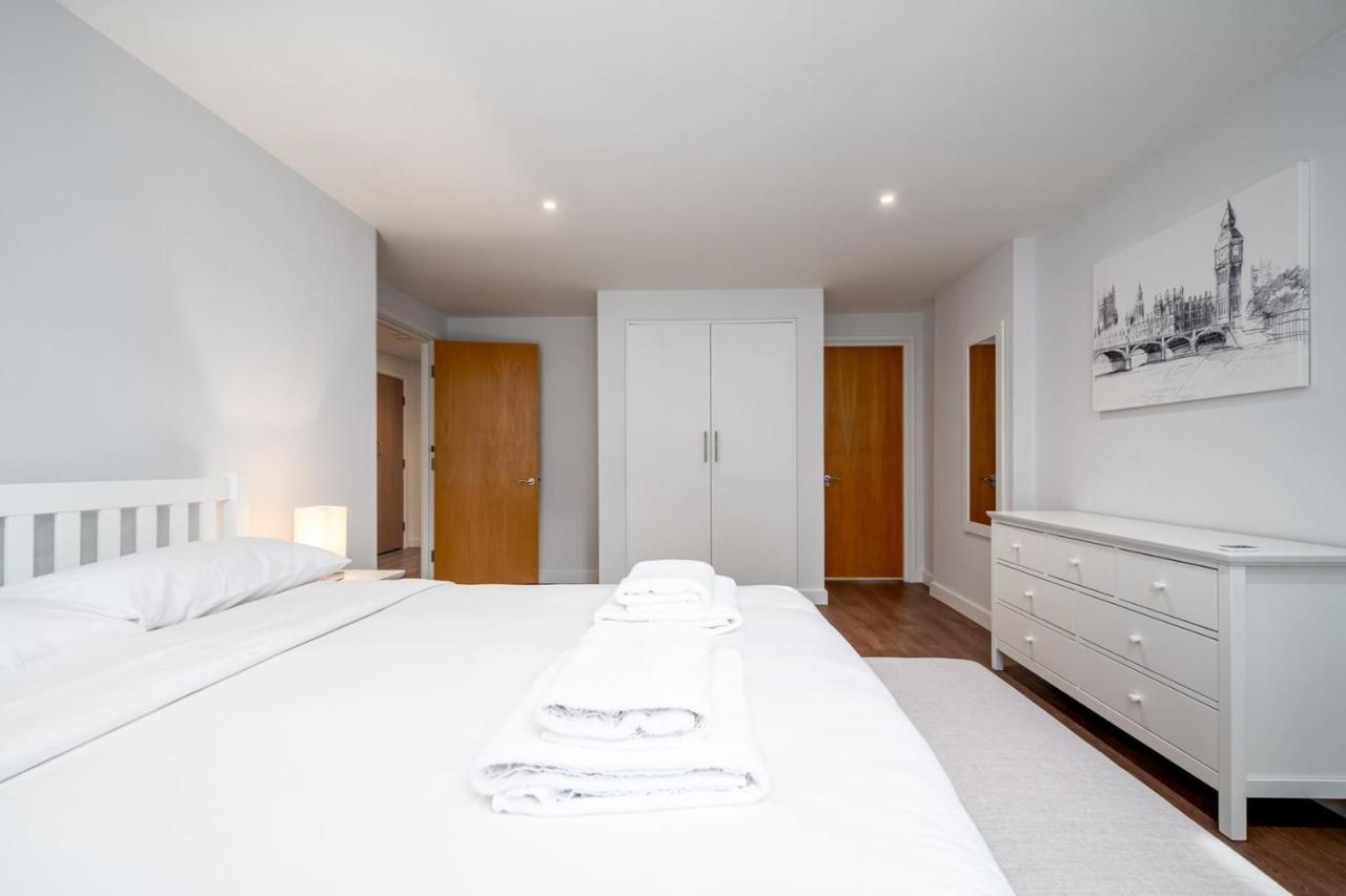 Modern & Spacious 2 Bedroom In Апартаменты